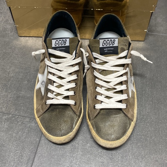 Authentic Like New Distressed Gold Goose Sneaker - Picture 3 of 6